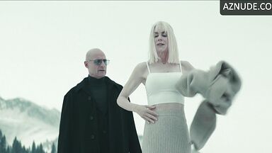Nicole Kidman plunge into ice water