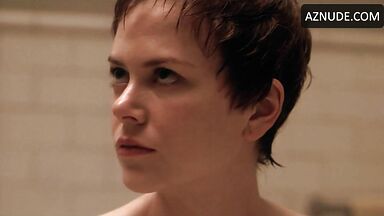 Nicole Kidman it is in the bathtub