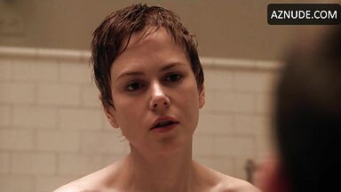 Nicole Kidman it is in the bathtub