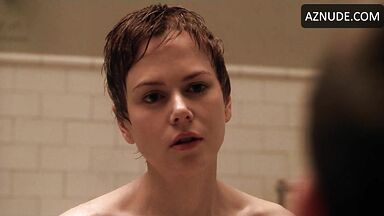 Nicole Kidman it is in the bathtub