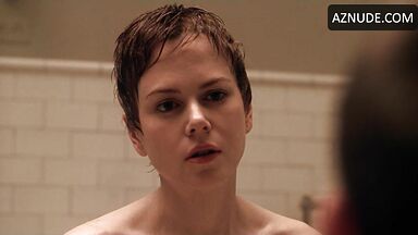 Nicole Kidman it is in the bathtub