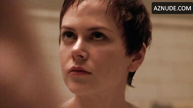 Nicole Kidman it is in the bathtub