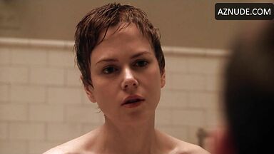 Nicole Kidman it is in the bathtub