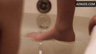 Nicole Kidman it is in the bathtub
