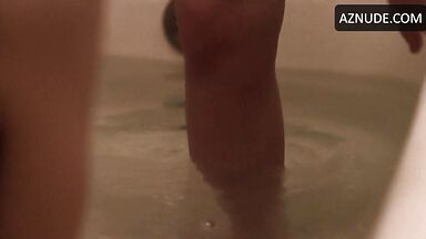 Nicole Kidman it is in the bathtub