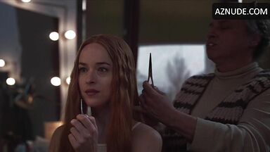 Dakota Johnson shows her nipples