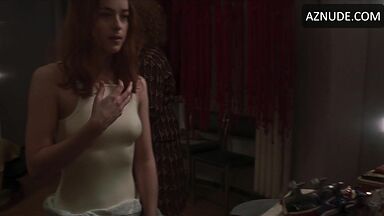 Dakota Johnson shows her nipples