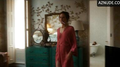 Nicole Kidman brushing her teeth in sexy pajamas