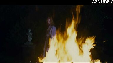 Nicole Kidman throws his clothes into the fire