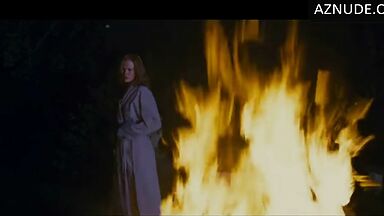 Nicole Kidman throws his clothes into the fire