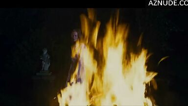 Nicole Kidman throws his clothes into the fire