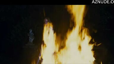 Nicole Kidman throws his clothes into the fire