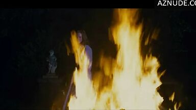 Nicole Kidman throws his clothes into the fire