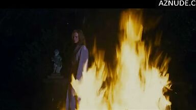 Nicole Kidman throws his clothes into the fire