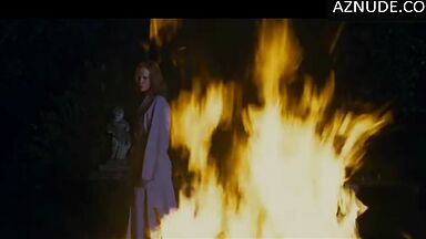 Nicole Kidman throws his clothes into the fire