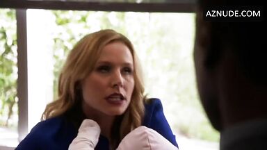 Kristen Bell breastfeed a child