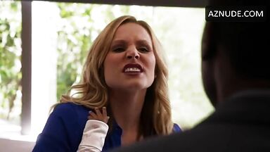 Kristen Bell breastfeed a child