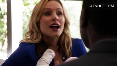 Kristen Bell breastfeed a child