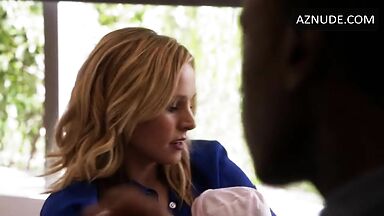 Kristen Bell breastfeed a child