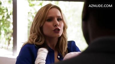 Kristen Bell breastfeed a child