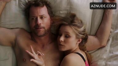 Kristen Bell loves to have sex on the couch