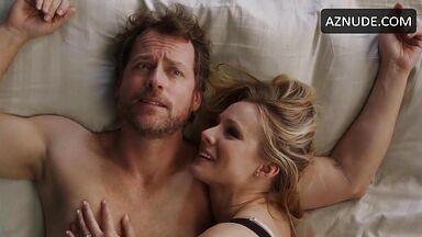 Kristen Bell loves to have sex on the couch