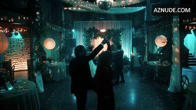 Jamie Lee Curtis Tiya Sircar Ariana DeBose Nicole Kidman dance on the dance floor