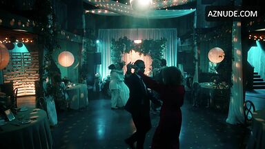 Jamie Lee Curtis Tiya Sircar Ariana DeBose Nicole Kidman dance on the dance floor