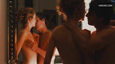 Nicole Kidman naked in front of the mirror