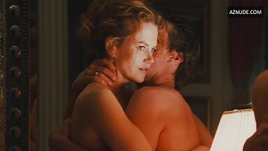 Nicole Kidman naked in front of the mirror