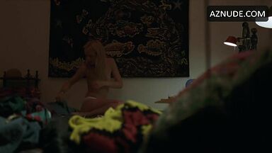 Dakota Johnson covers their beautifull tits
