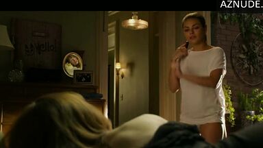 Mila Kunis in panties