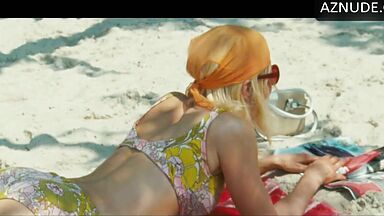 Nicole Kidman shows off her ass in a bikini