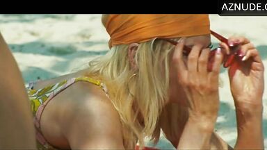 Nicole Kidman shows off her ass in a bikini