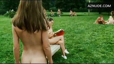 Nicole Kidman is naked in a place of ​​naked people