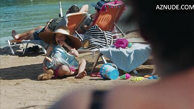 Dakota Johnson at the beach with her daughter