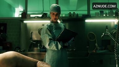 Nicole Kidman naked on the operating table