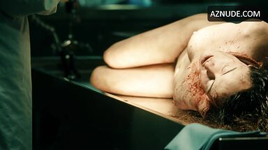 Nicole Kidman naked on the operating table