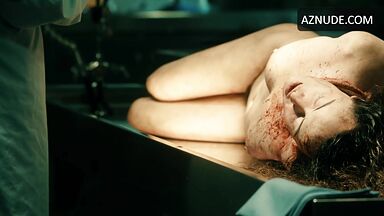 Nicole Kidman naked on the operating table