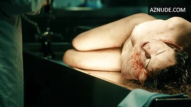 Nicole Kidman naked on the operating table