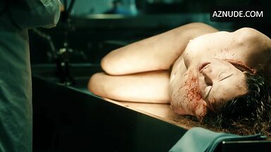 Nicole Kidman naked on the operating table