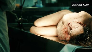 Nicole Kidman naked on the operating table
