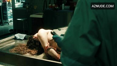Nicole Kidman naked on the operating table