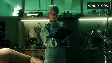 Nicole Kidman naked on the operating table