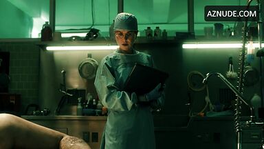 Nicole Kidman naked on the operating table