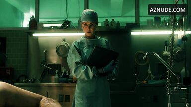 Nicole Kidman naked on the operating table