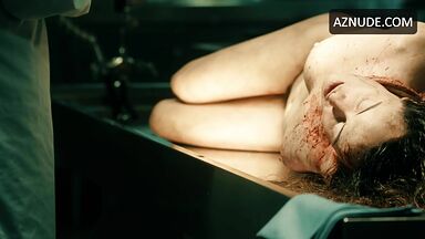 Nicole Kidman naked on the operating table