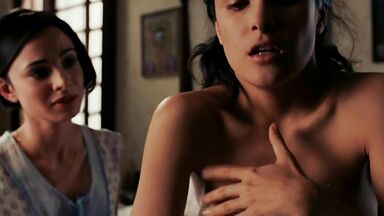 Salma Hayek Is A Treat To the Eyes