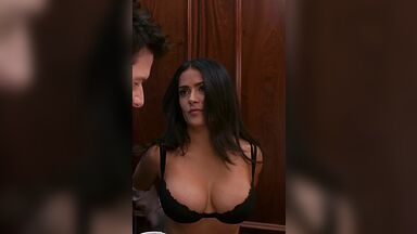 Salma Hayek naked in Ugly Betty S1 E6
