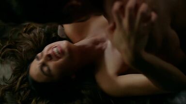 Melissa Barrera hot in Vida